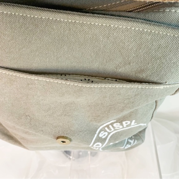 Myra Retro-Inspired Small and Cross Body! - Picture 3 of 6